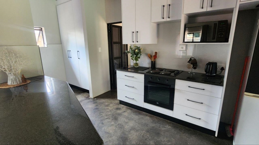 5 Bedroom Property for Sale in Safari Gardens North West